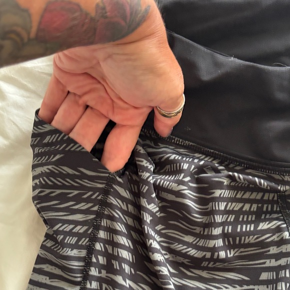 Lululemon Athletica Black Patterned Leggings - Picture 7 of 8